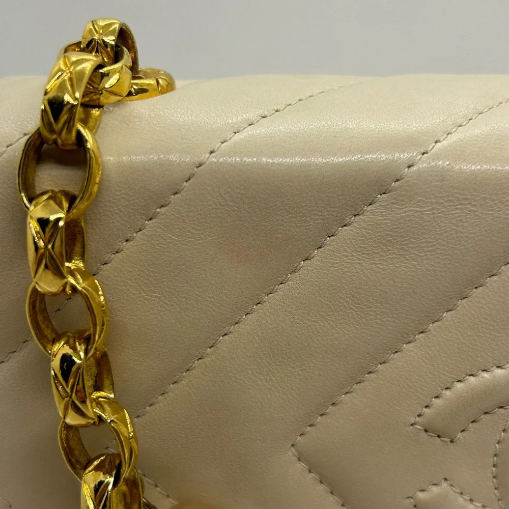 CHANEL Vintage Diamond Quilted Lambskin Pearl Gold Chain Shoulder Bag Small